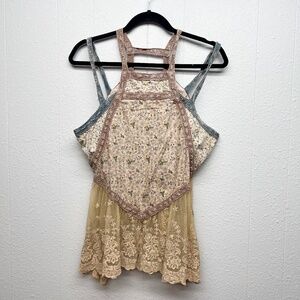 Gimmicks by BKE Floral Lace Blouse - Cream and Tan